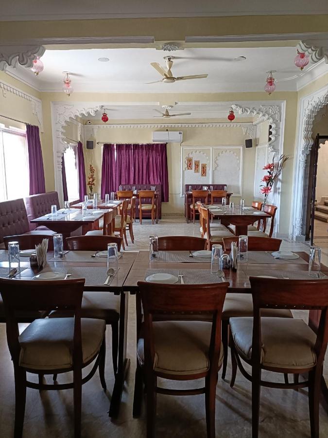 Hotel Ksr Moti Mahal 