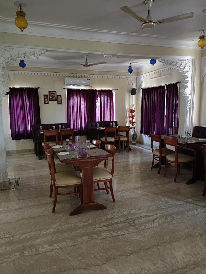 Hotel Ksr Moti Mahal 